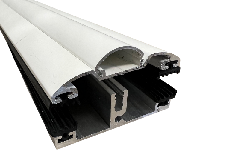 Universele 60 mm aluminium profielkit met verbinding in wit, perfect voor een professionele en esthetische afwerking van polycarbonaat daksystemen met een moderne uitstraling.